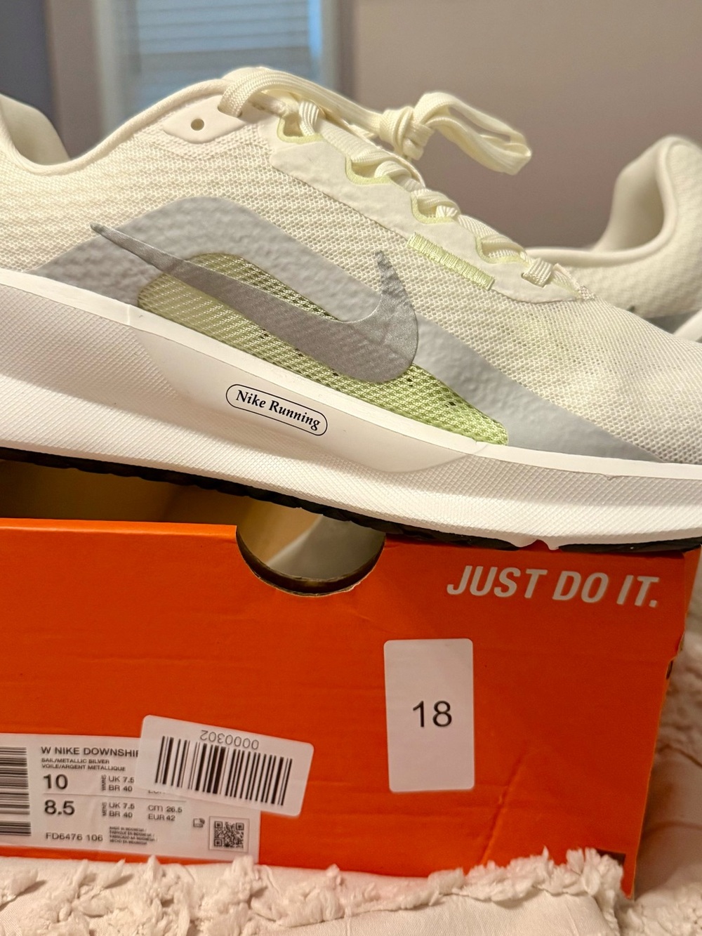 Nike Downshifter 13 Women’s Size 10 Women’s Sail Metallic Silver Running Shoes